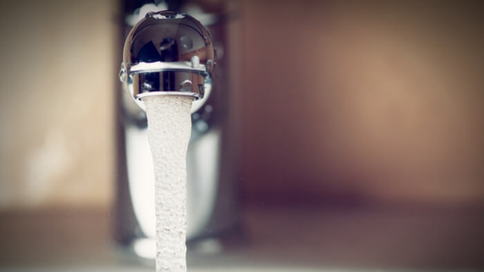 捐助者如何在美国为清洁和安全的饮用水产生影响